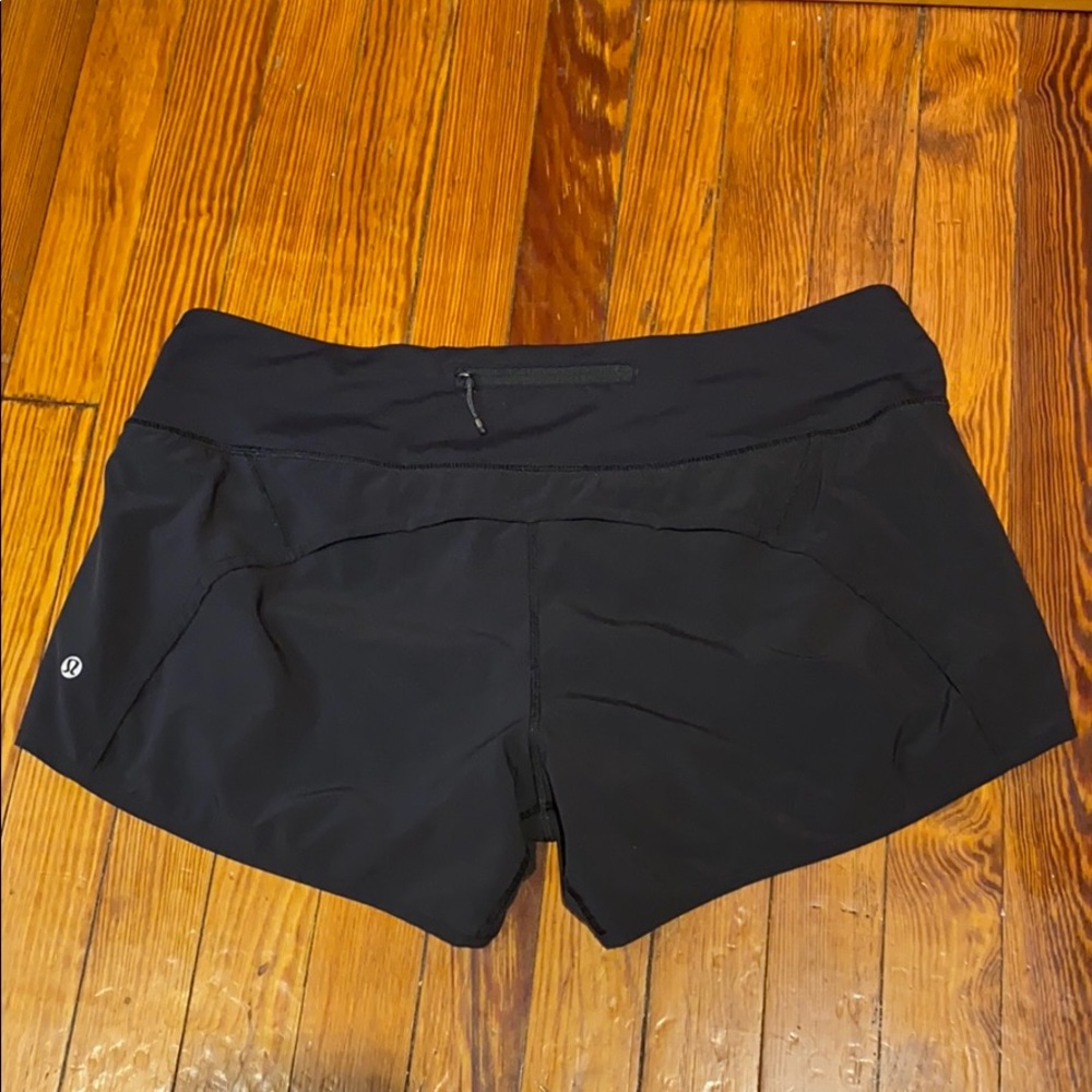 LULULEMON RUN TIME SHORTS.